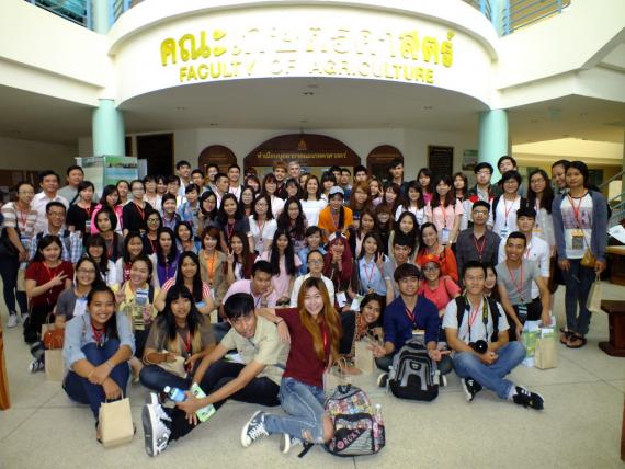 การเข้าเยี่ยมชมกิจการภายในและการเรียนการสอนของคณะเกษตรศาสตร์ของนักศึกษาจากโครงการค่ายพัฒนาผู้นำเยาวชนเพื่อเสริมสร้างความตระหนักถึงผลกระทบของการเข้าสู่ประชาคมอาเซียน (UBU ASEAN Youth Leadership Development Camp 2015) โดยได้มีนักศึกษาจาก The University of Danang, Kontom Campus และ The University of Danang, College of Foreign Languages สาธารณรัฐสังคมนิยมเวียดนามและนักศึกษามหาวิทยาลัยอุบลราชธานีรวมกว่า 90 คน เข้าเยี่ยมชมในวันที่ 28 กรกฎาคม 2558 เวลา 09.00-11.30 น. 