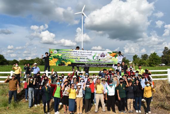 คณะเกษตรศาสตร์ มหาวิทยาลัยอุบลราชธานี นำโดย ดร.นรินทร บุญพราหมณ์ คณบดี พร้อมด้วยผู้บริหาร บุคลากร นักศึกษา ร่วมกิจกรรมปลูกต้นทองอุไร 500 ต้น เนื่องในวันสถาปนามหาวิทยาลัยอุบลราชธานี ณ ฟาร์มปศุสัตว์ สำนักงานไร่ฝึกทดลองฯ, 29 กรกฎาคม 2563